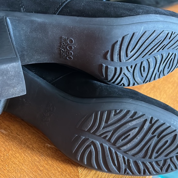 Gorgeous suede Abeo short boots! - Picture 3 of 5